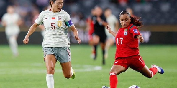 星空体育-王霜献上世界波，中国女足亚洲杯“开门红”，2比0战胜孟加拉国女足