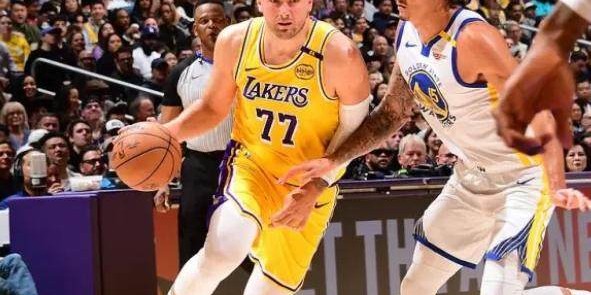 东契奇“春晚”美美隐身 詹姆斯言论更是让人难绷