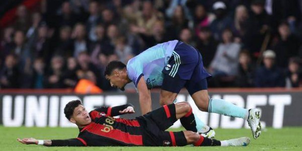 星空娱乐-阿森纳3张红牌终致赛季首败，萨利巴无缘战利物浦