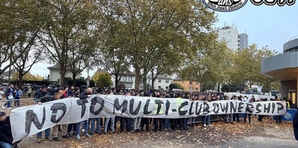 星空体育-不满主帅赛季中被挖，白学堡球迷将继续上街抗议切尔西母公司