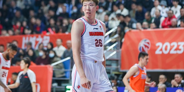 Xingkong-广东队两度支付大额现金引质疑，媒体人解析周琦转会费600万使用之谜