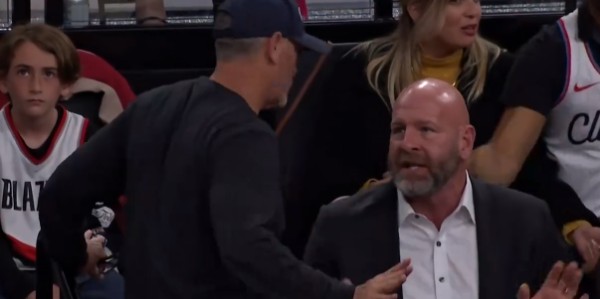 Xingkong-压迫感满满！开拓者新老板是一个狠角色，比赛现场拷问克罗宁