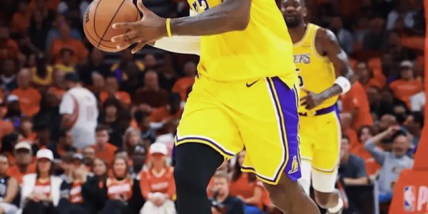 星空体育-美媒：布朗尼20年前陪詹姆斯采访，20年后接詹姆斯妙传空接