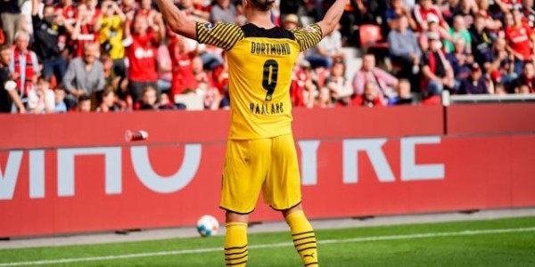 星空体育-哈兰德2射1传导演逆转 名宿：为了德甲，请留在他！